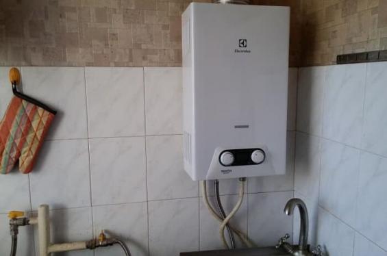 Установка газовой колонки Electrolux с проверкой работы